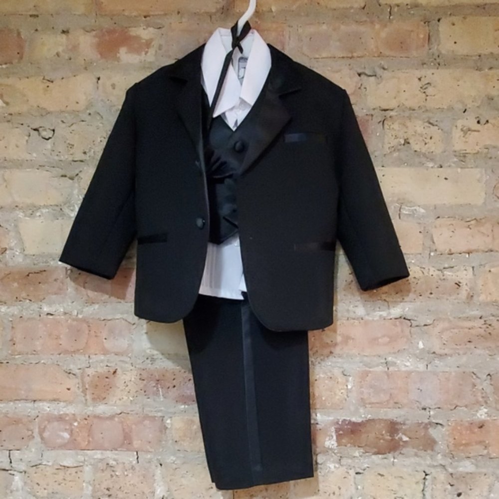 Spring Notion Classic Fit Black Tuxedo Set